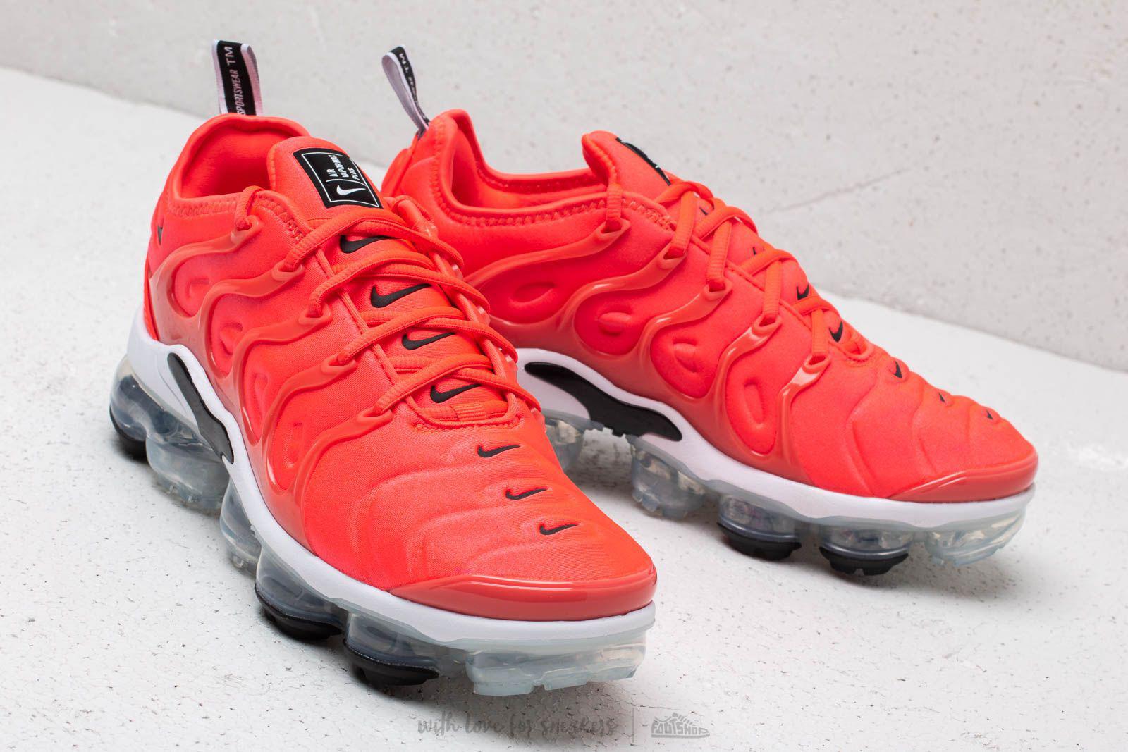 nike air vapormax plus crimson