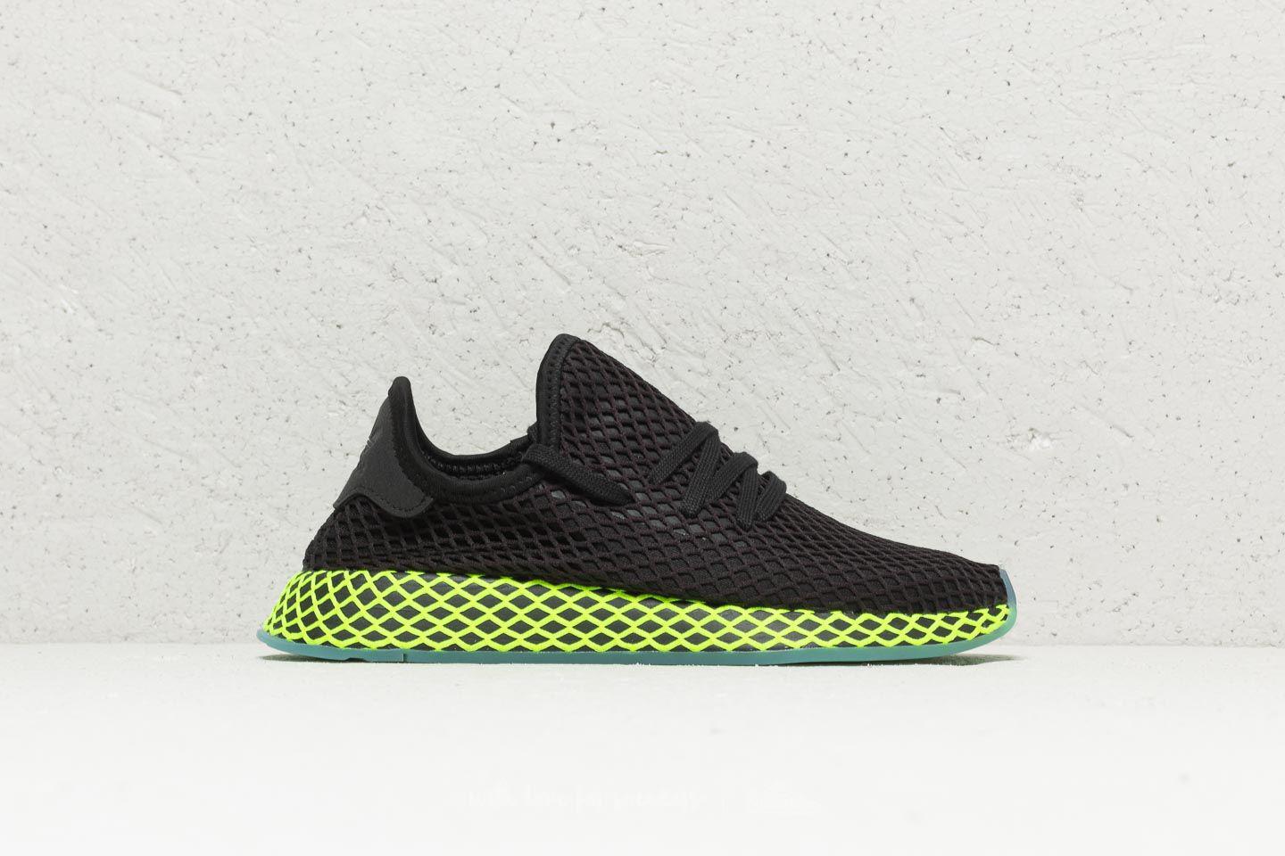 deerupt adidas black