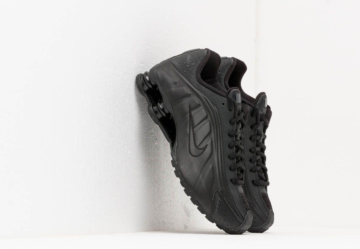 nike shox r4 all black