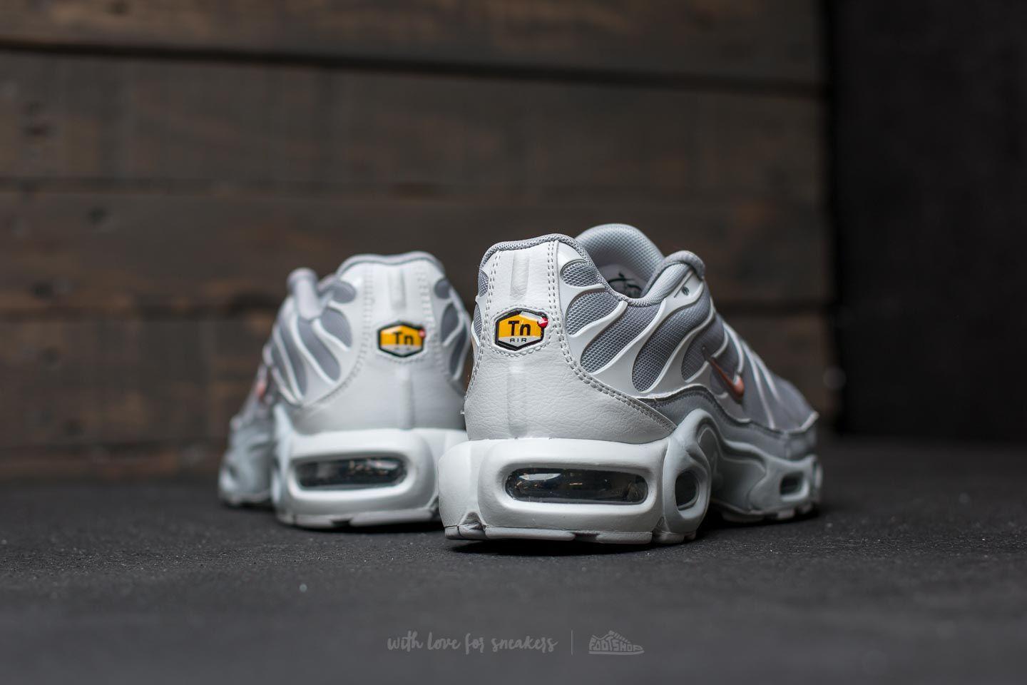 rose gold nike air max plus