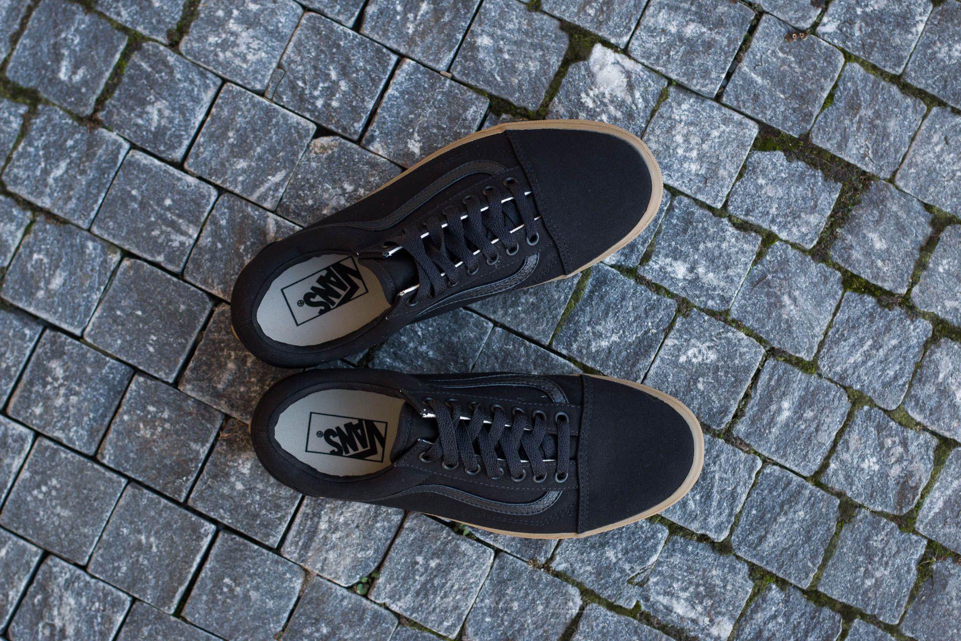 vans black light gum