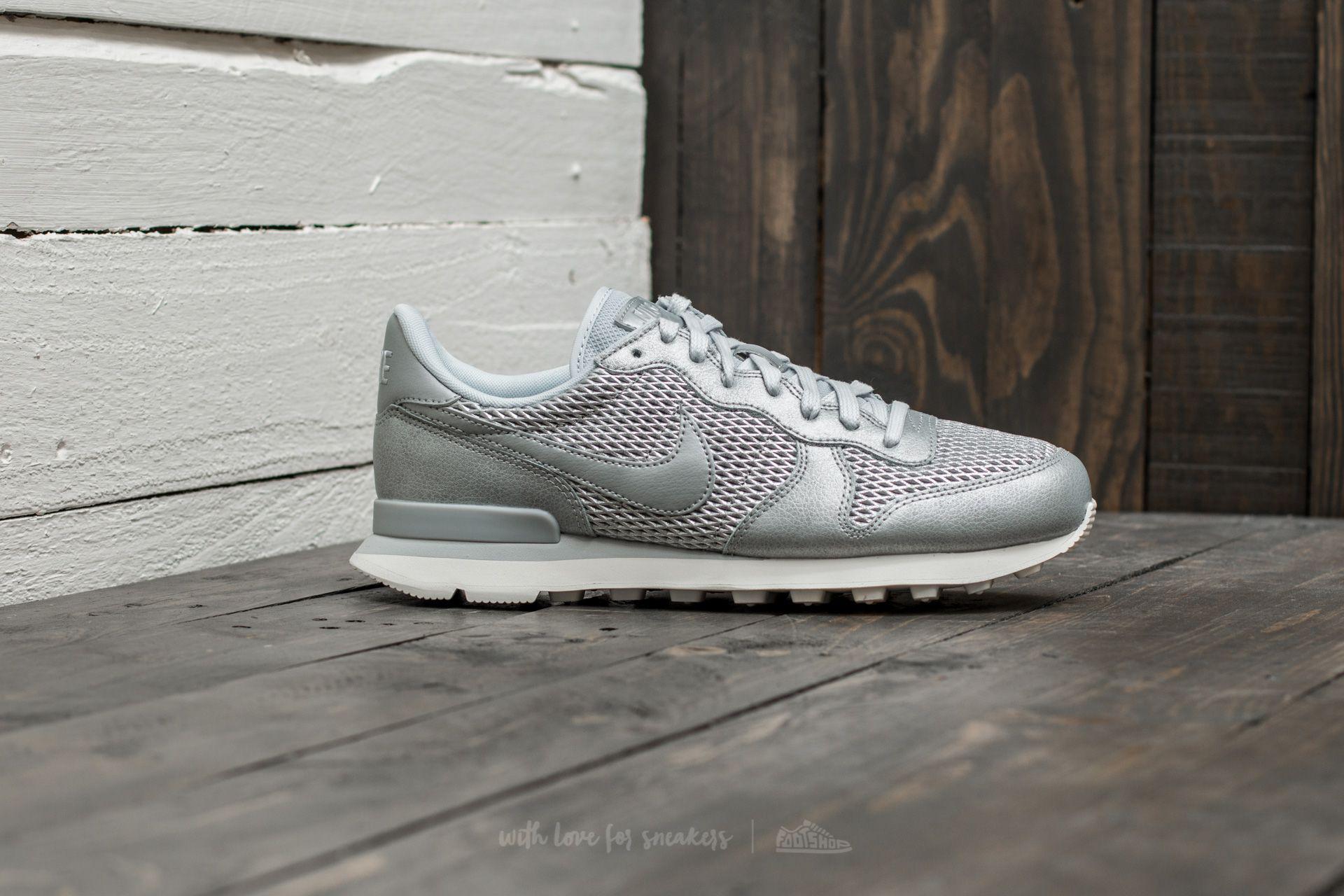 nike internationalist premium metallic silver white womens trainers nike internationalist premium metallic silver white womens trainers