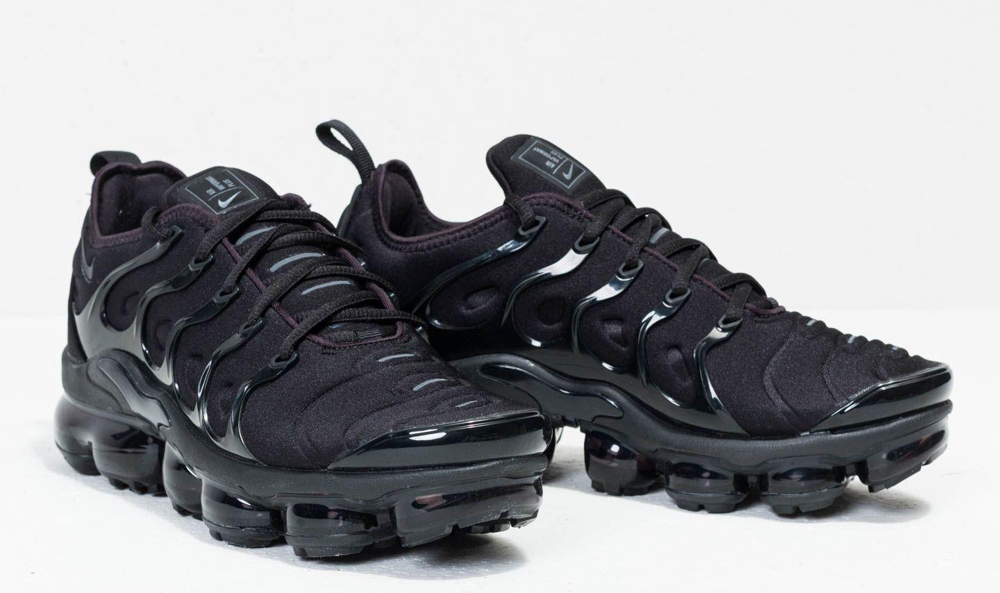 nike air vapormax black plus