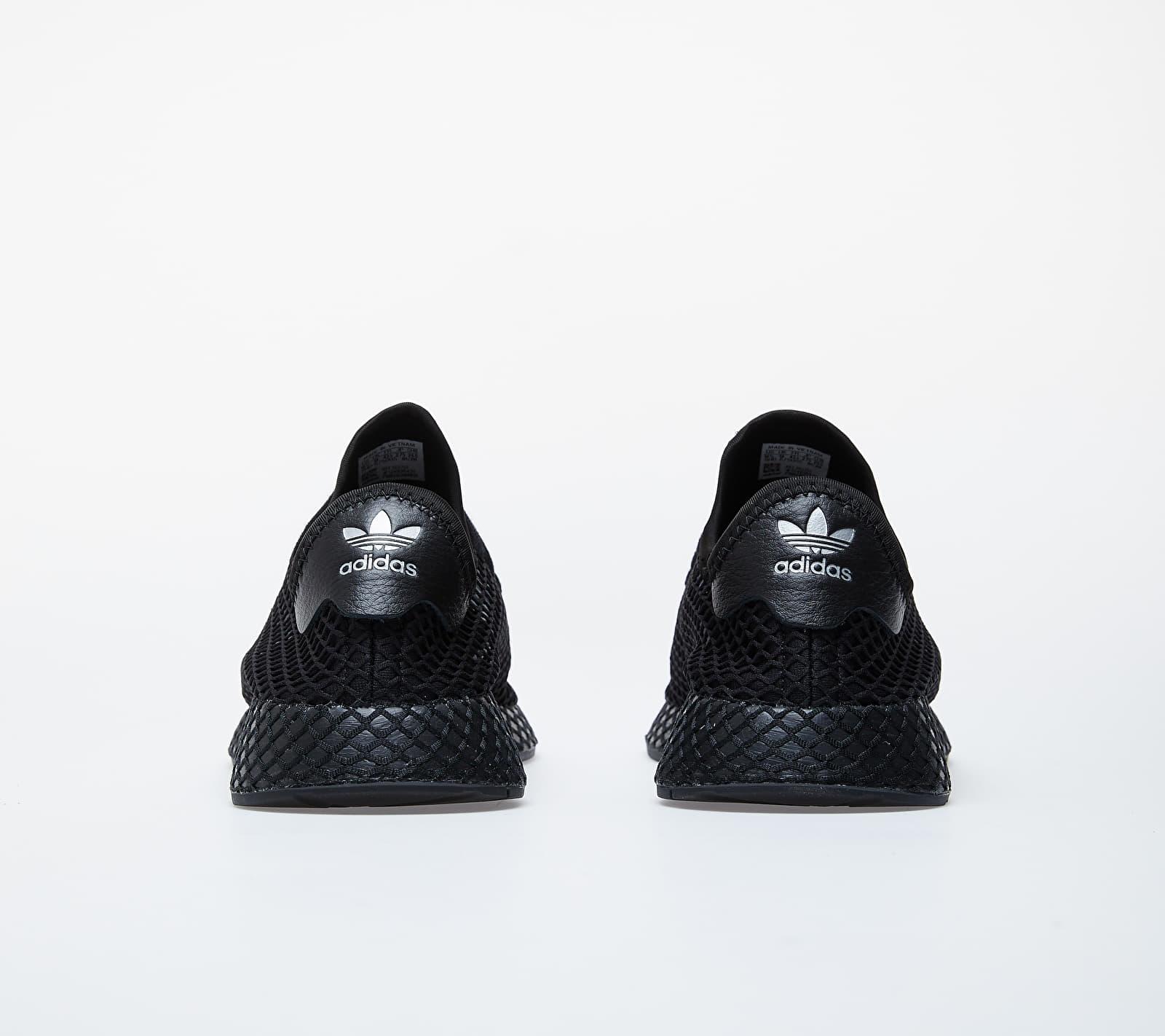 black adidas deerupt