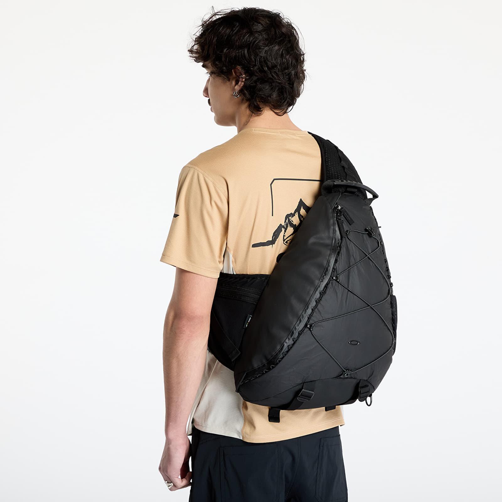 Oakley Latitude Sling Pack in Black | Lyst