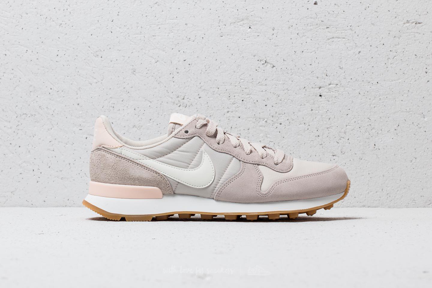 nike internationalist desert sand