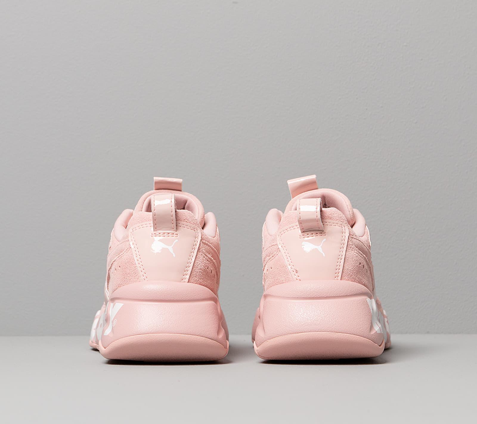 PUMA X Hello Kitty Nova 2 Women's Sneakers in Pink | Lyst