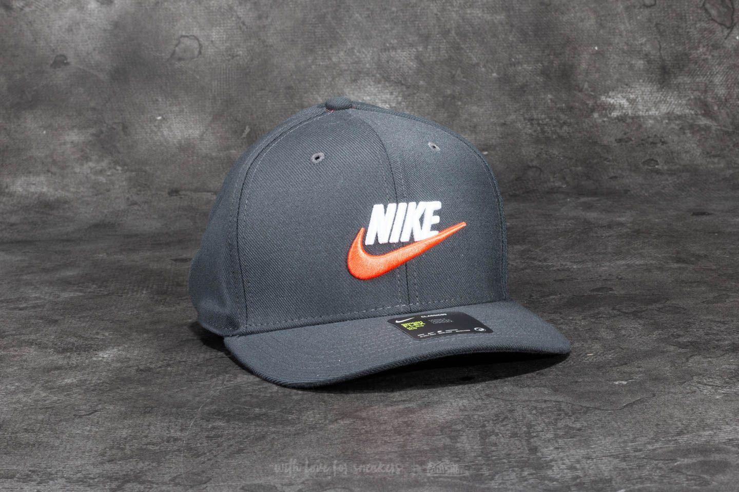 nike sportswear classic 99