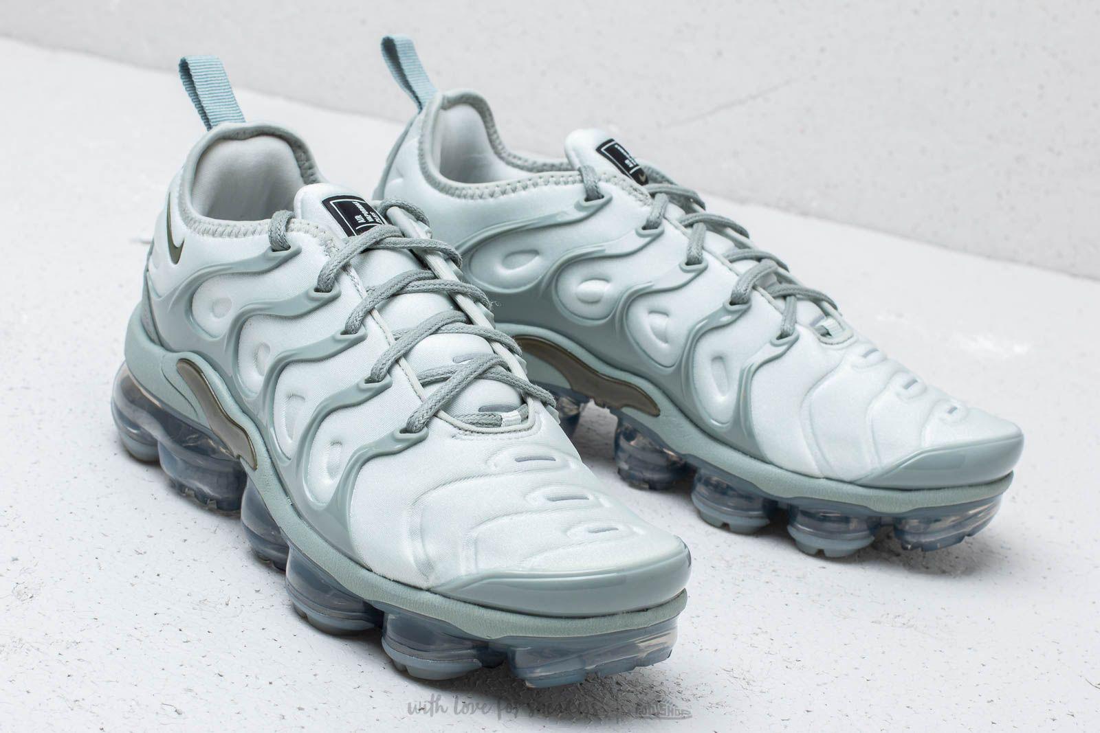 nike vapormax plus olive