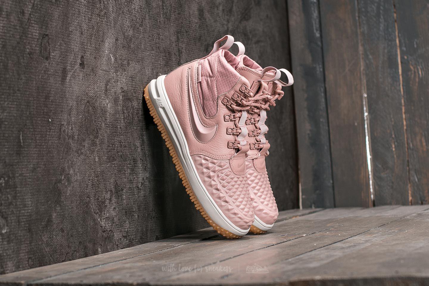 pink nike duck boots