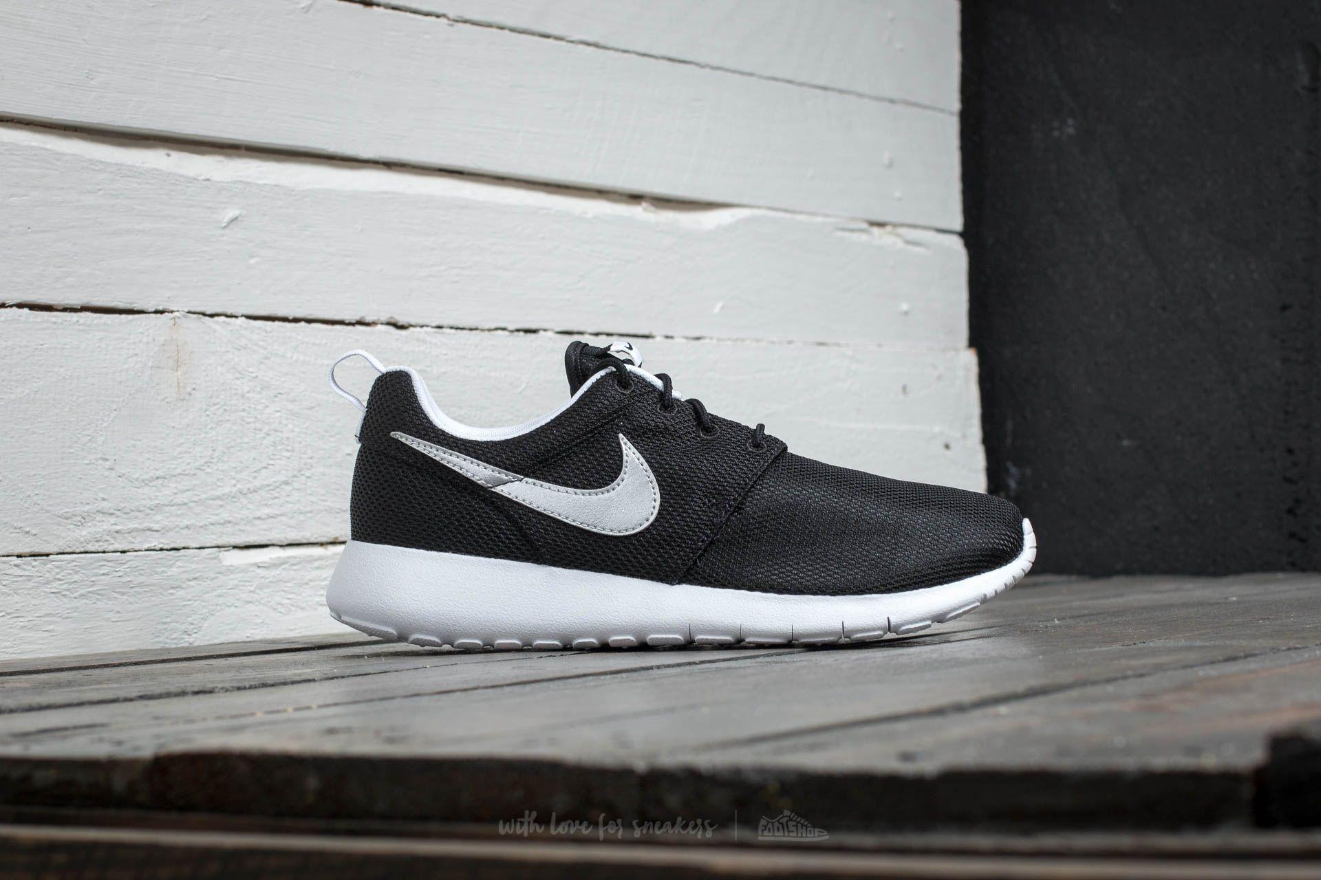 nike roshe one gs black