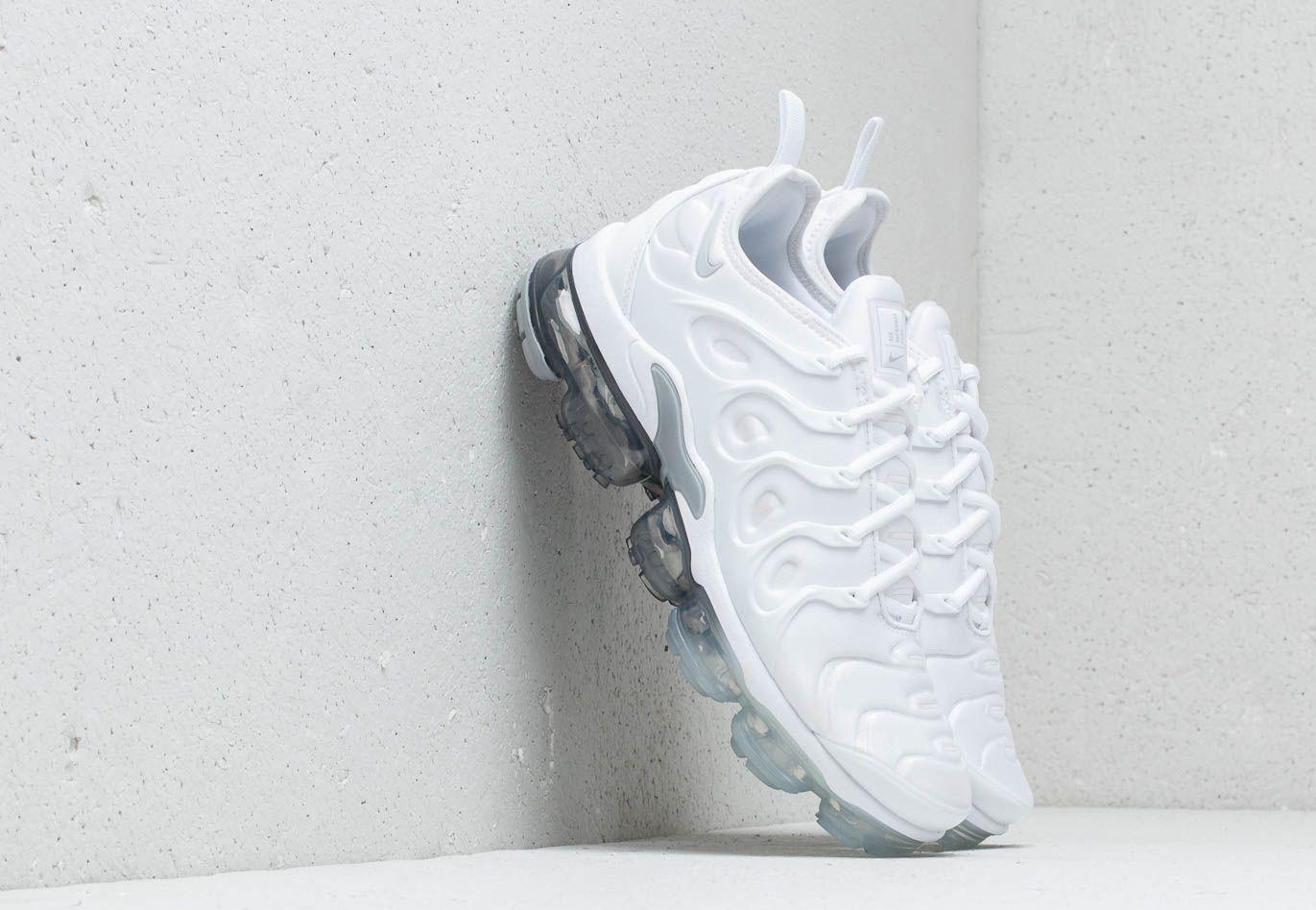 vapormax plus pure white