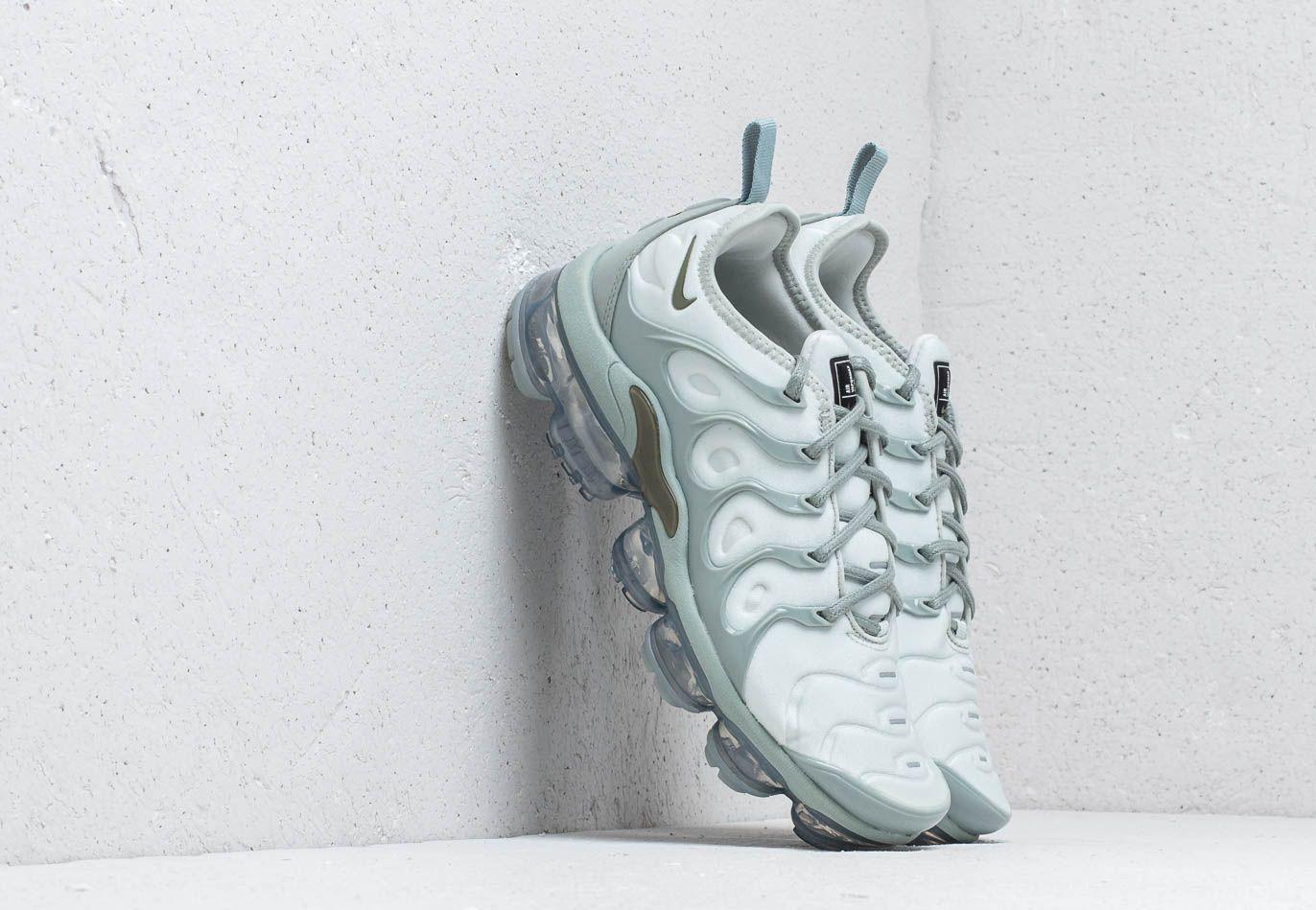nike vapormax plus olive