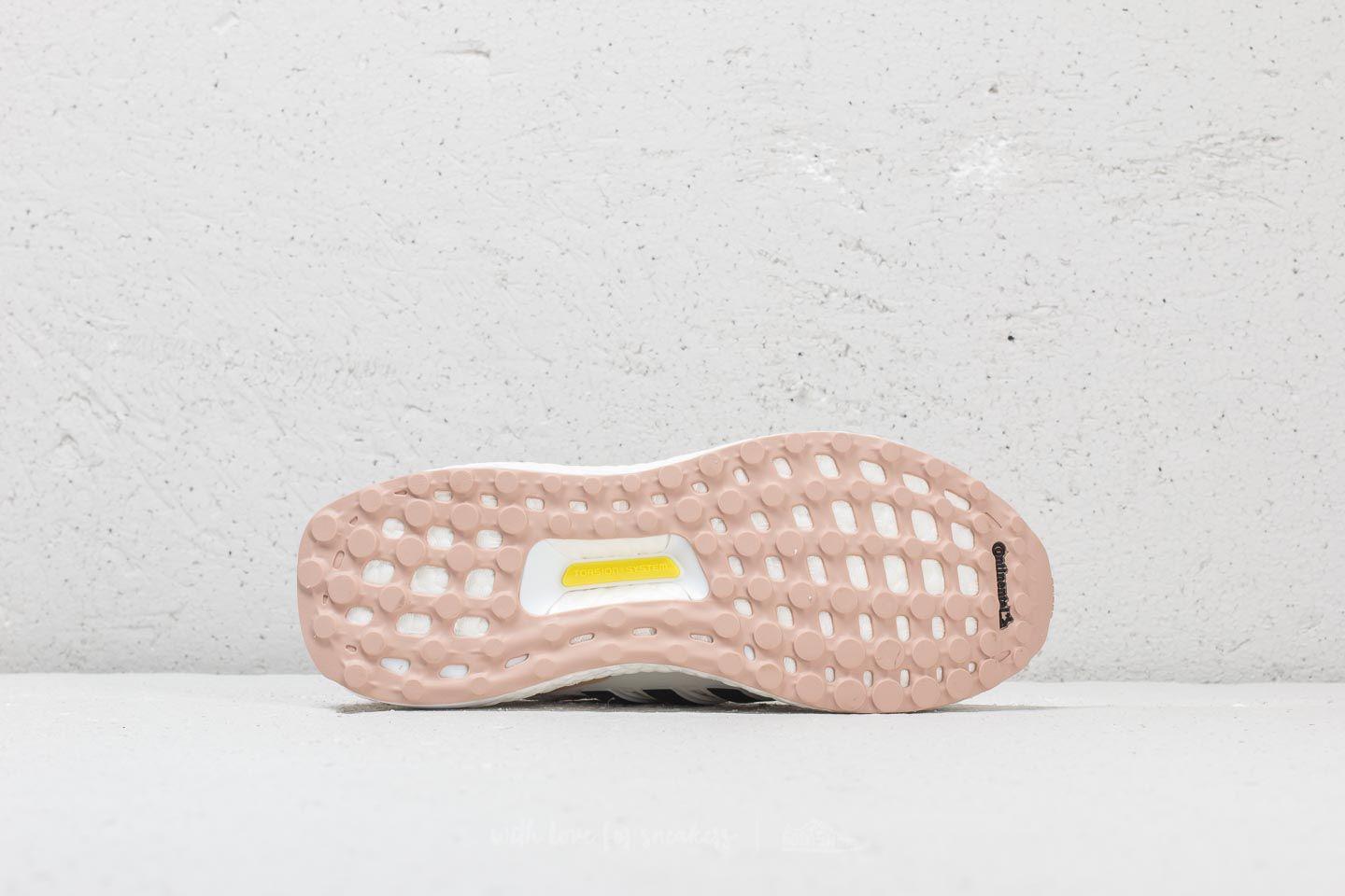 ultra boost w (cloud white  carbon  ftwr white)