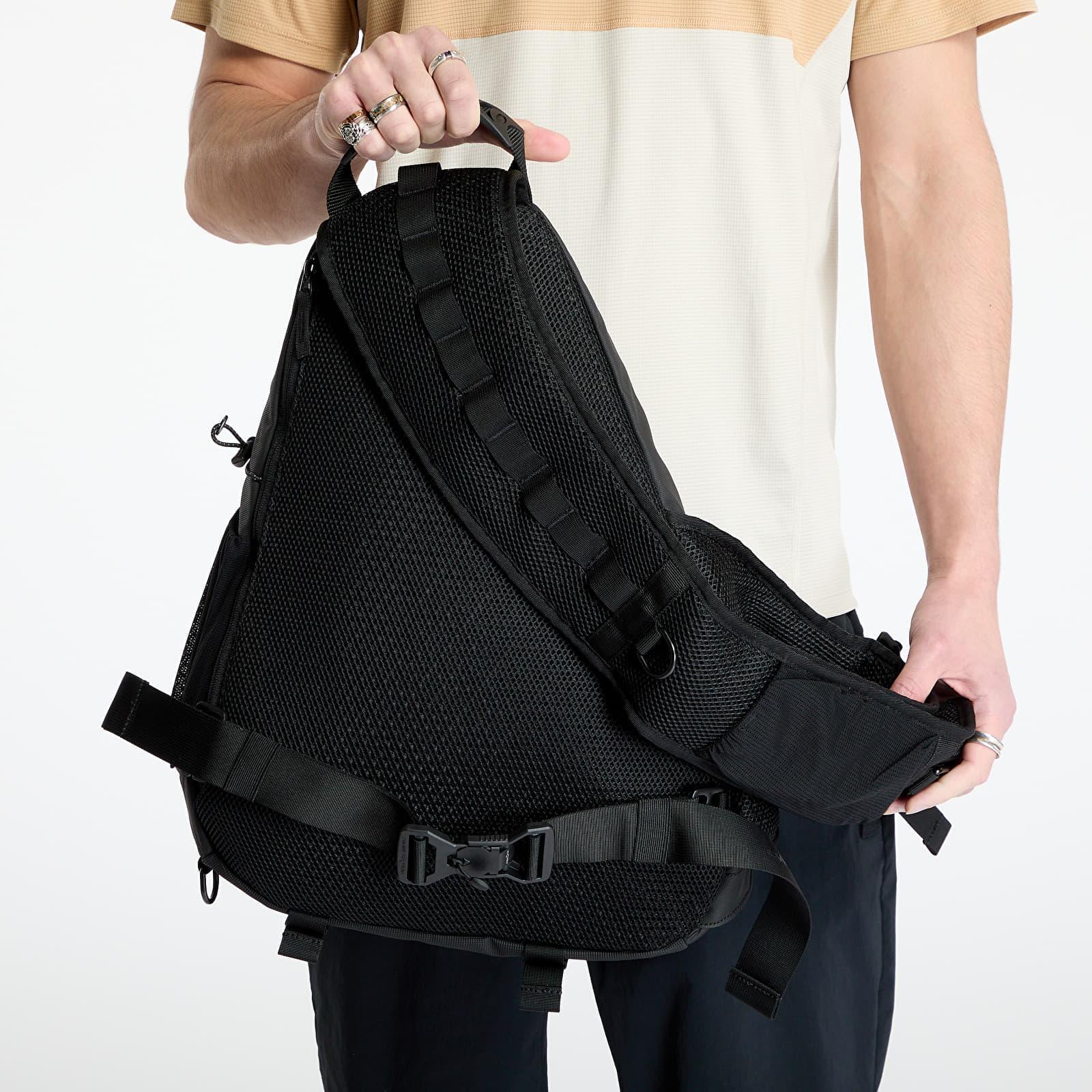 バッグ BLACK OAKLEY LATITUDE SLING PACK BAG Oakley - Latitude Sling Pack in Blackout - FOS901806_02E