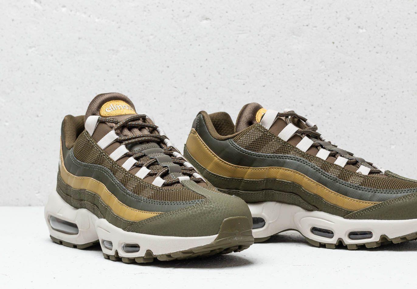 Nike Air Max 95 Essential Olive Canvas/ Light Bone in Green for Men - Lyst