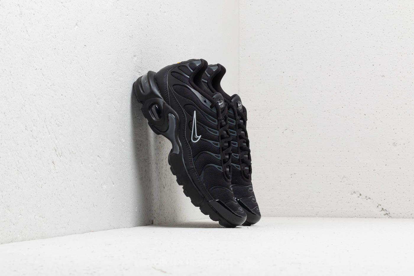 nike plus black