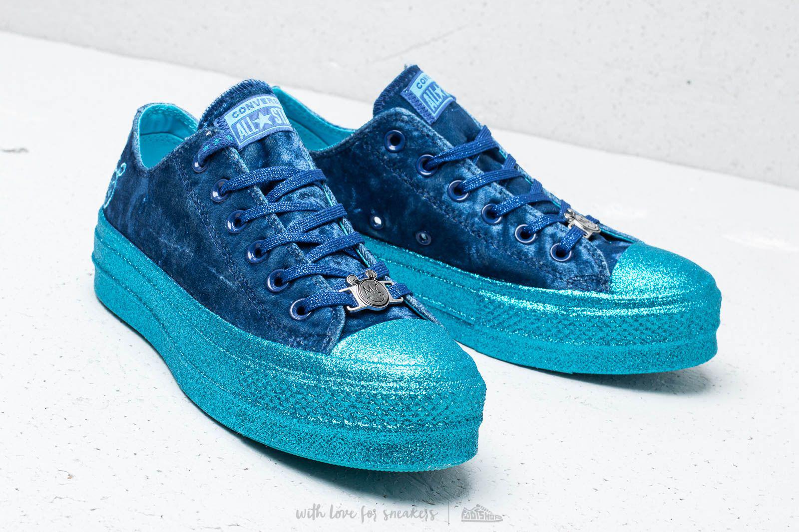 miley cyrus converse blue