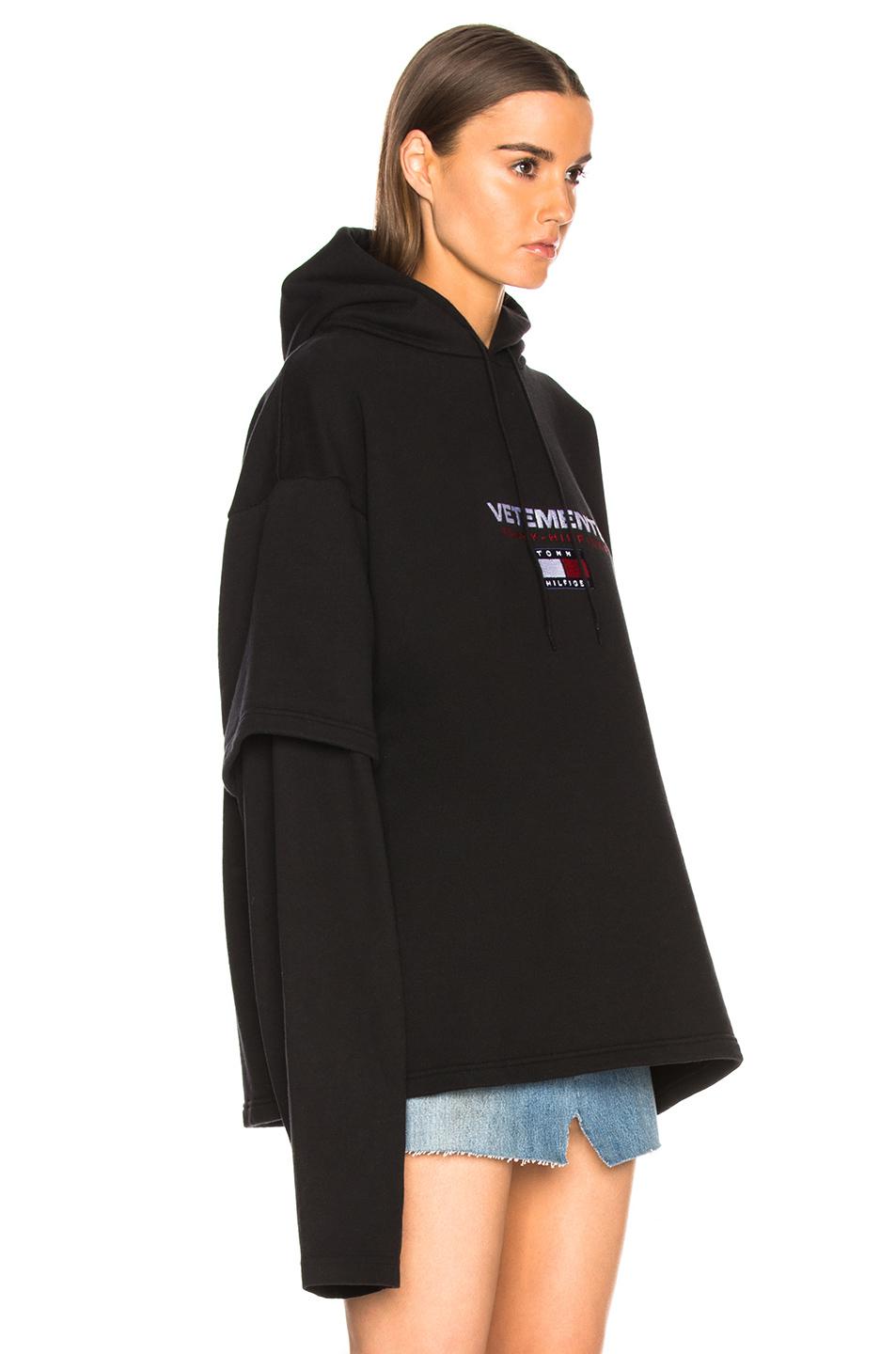 vetements x tommy hilfiger layered embroidered cotton hoodie