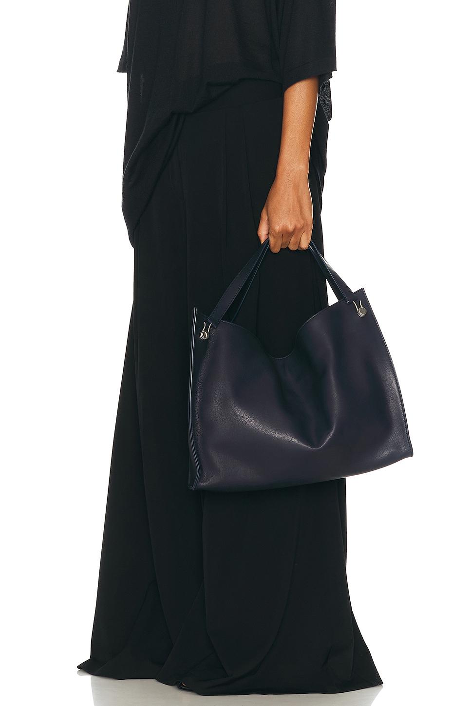 【関税・送料込み】The Row Alexia レザーバッグ THE ROW Alexia Tote in Saddle Leather - Bergdorf Goodman