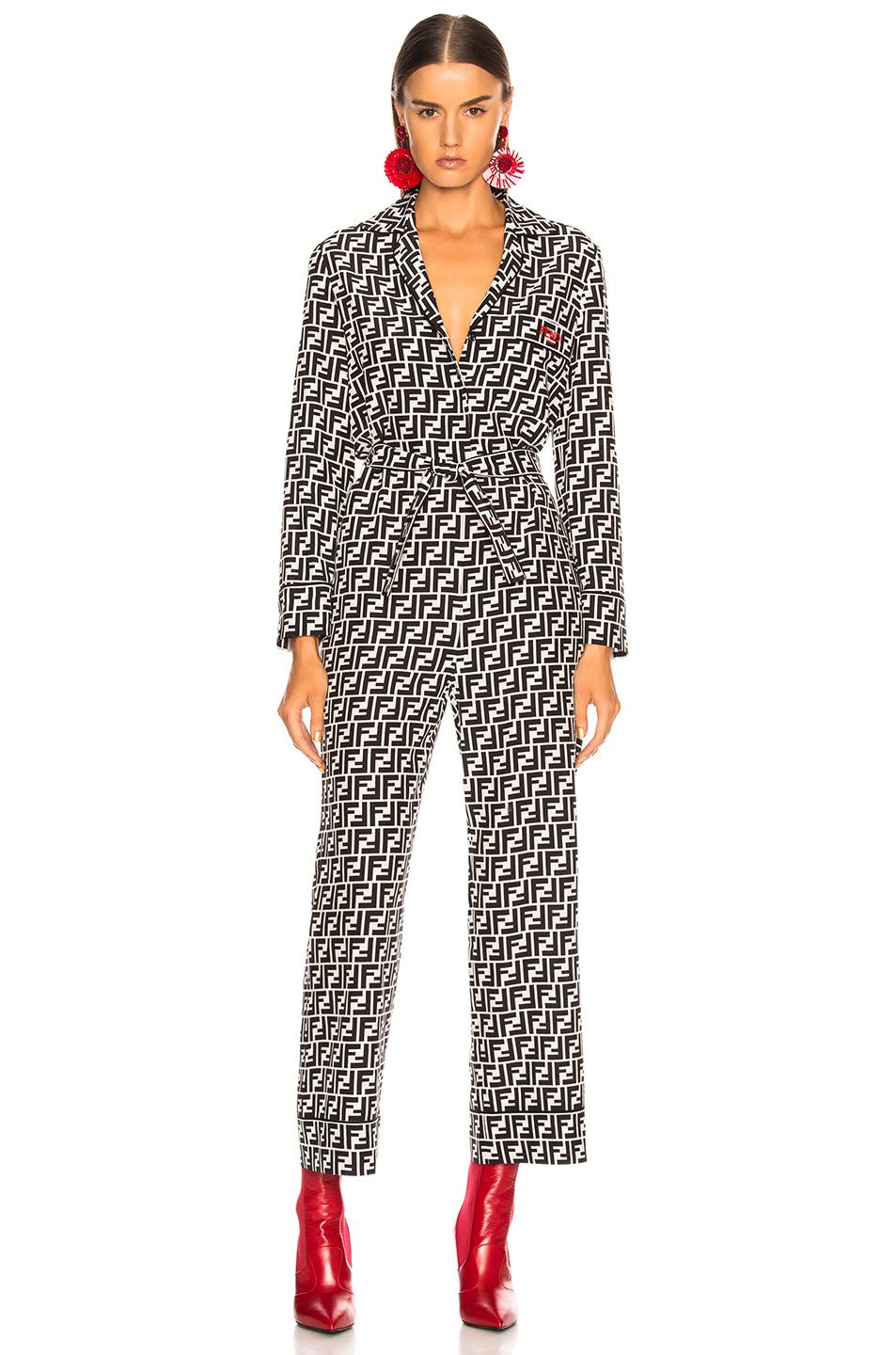 kollidere meget Lav en seng Fendi Silk Logo Print Belted Pajama Jumpsuit in Black & White (Black) - Lyst