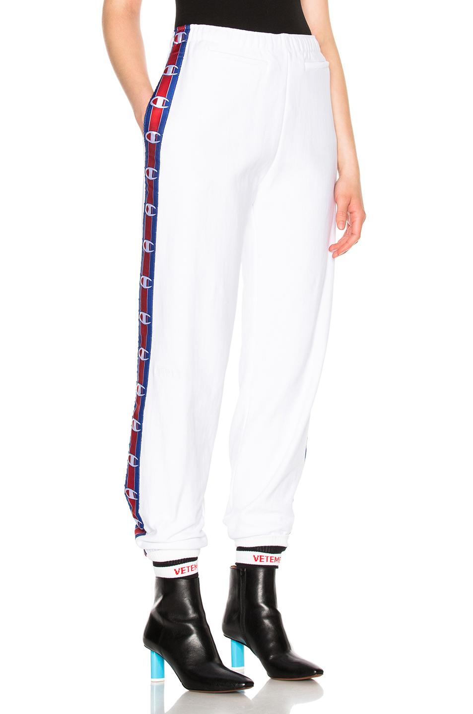 Med venlig hilsen Enhed butiksindehaveren Vetements Cotton X Champion Tape Track Pants in White - Lyst