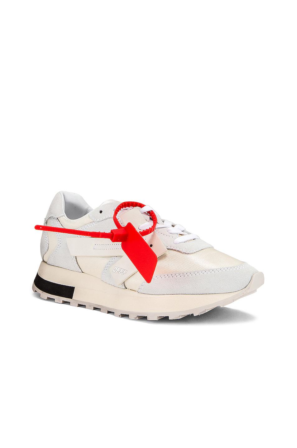数量は多】 美品 off-white オフホワイト HGランナースニーカー アロー