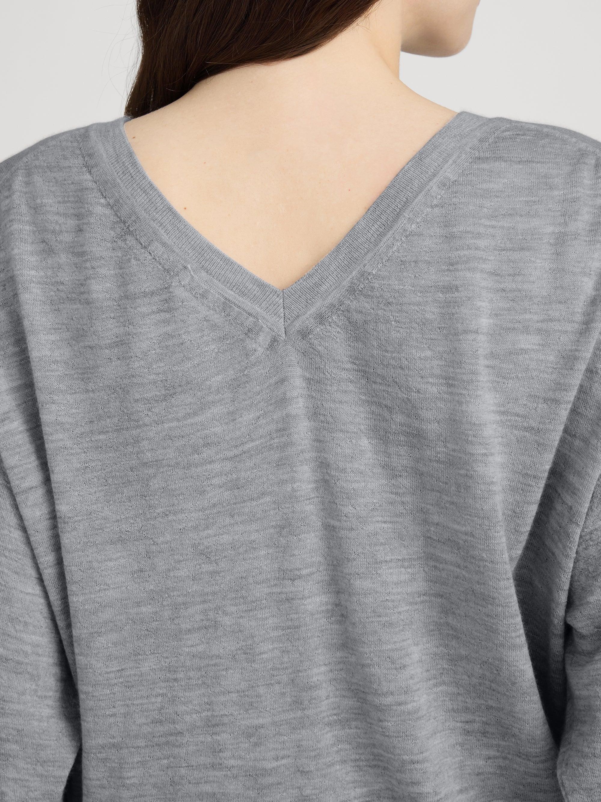FRAME The Cashmere V Neck Sweater in Gray | Lyst
