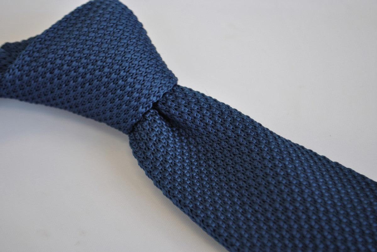 Frederick Thomas Knitted Silk Mens Tie Dark Navy Blue & Light Pink Herringbone 