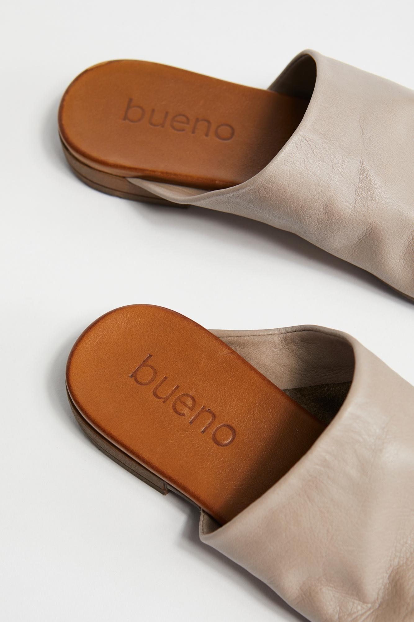 bueno shore thing slide sandal
