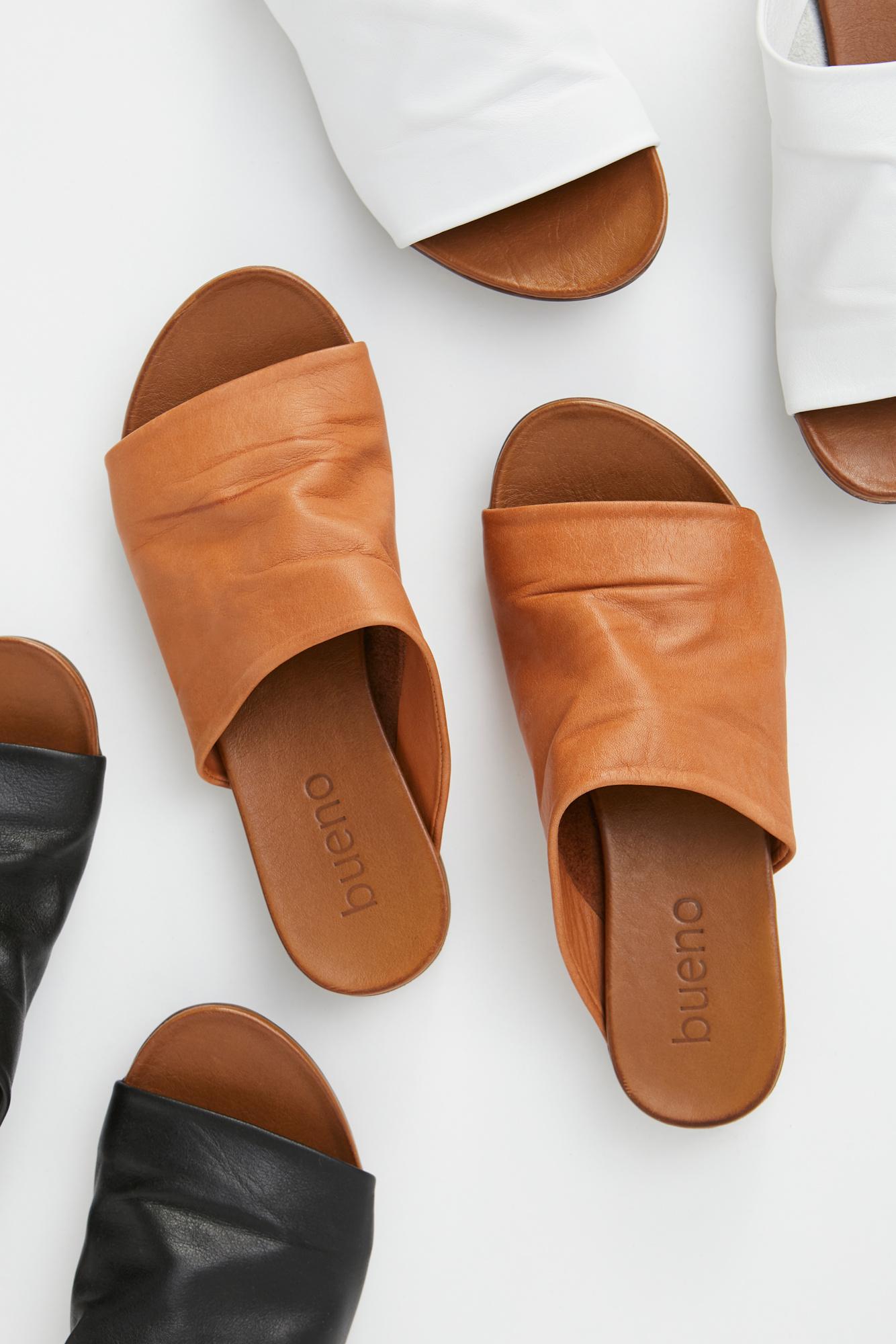 bueno shore thing slide sandal