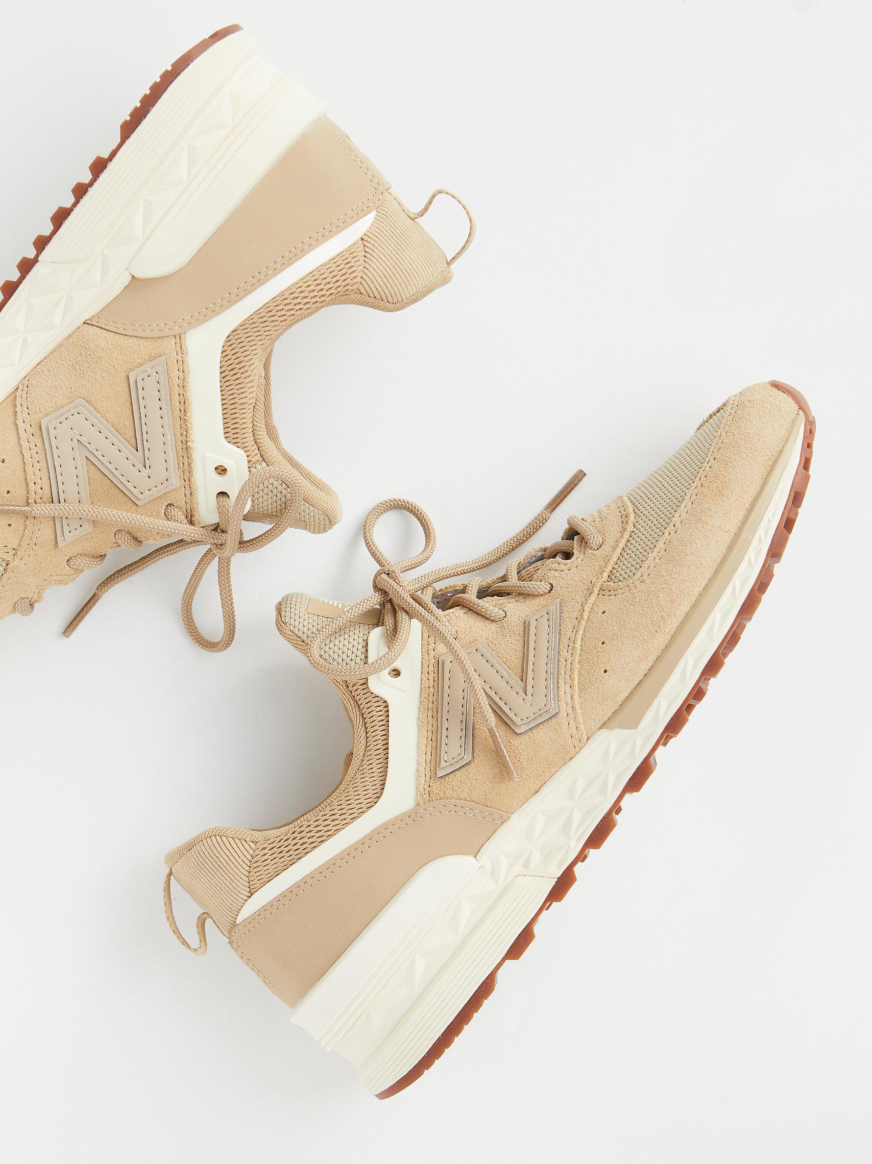 new balance free people