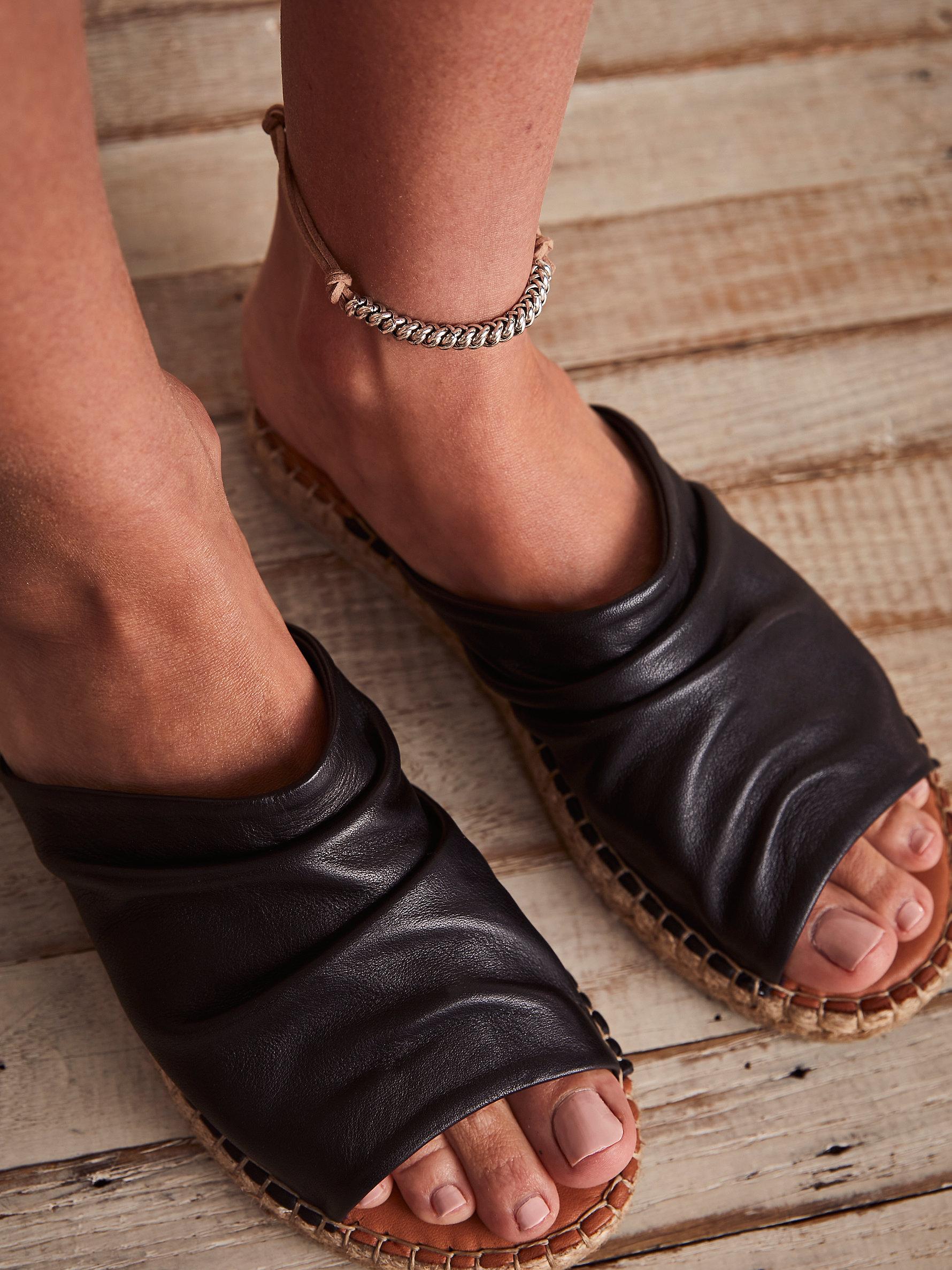 Free People Leather Este Slip-on Sandals in Black | Lyst