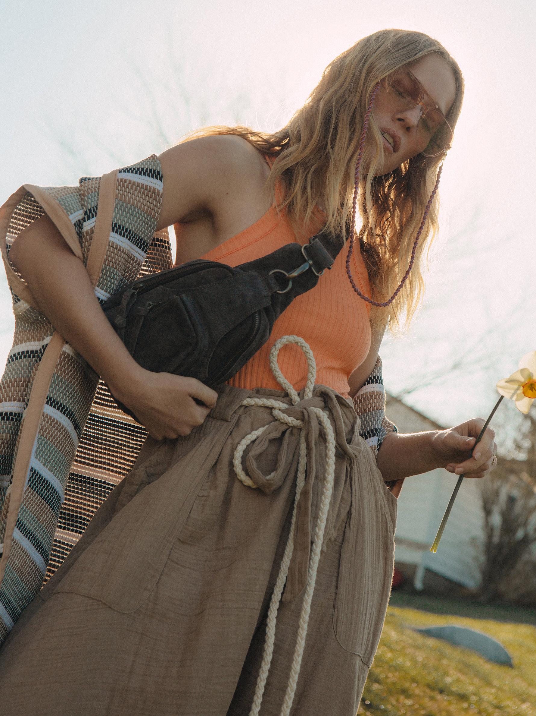 free people hudson sling bolsa