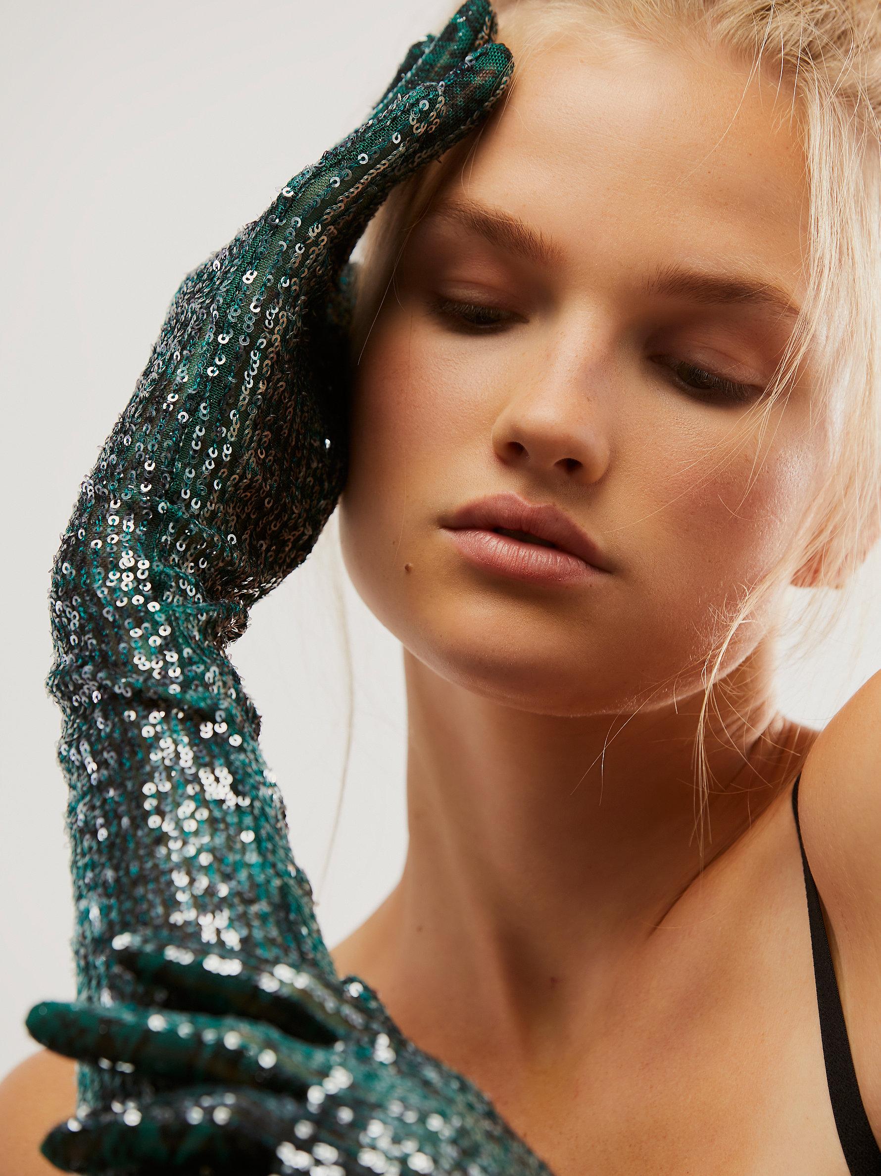 Free People Anna Sui Snakeskin Sequin Gloves | Lyst