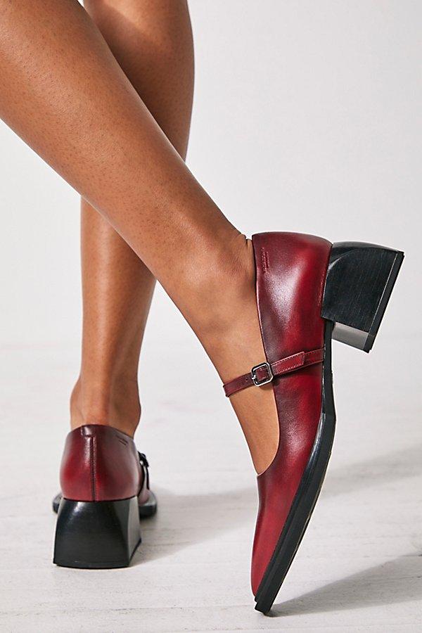 vagabond-Red-Vagabond-Vivian-