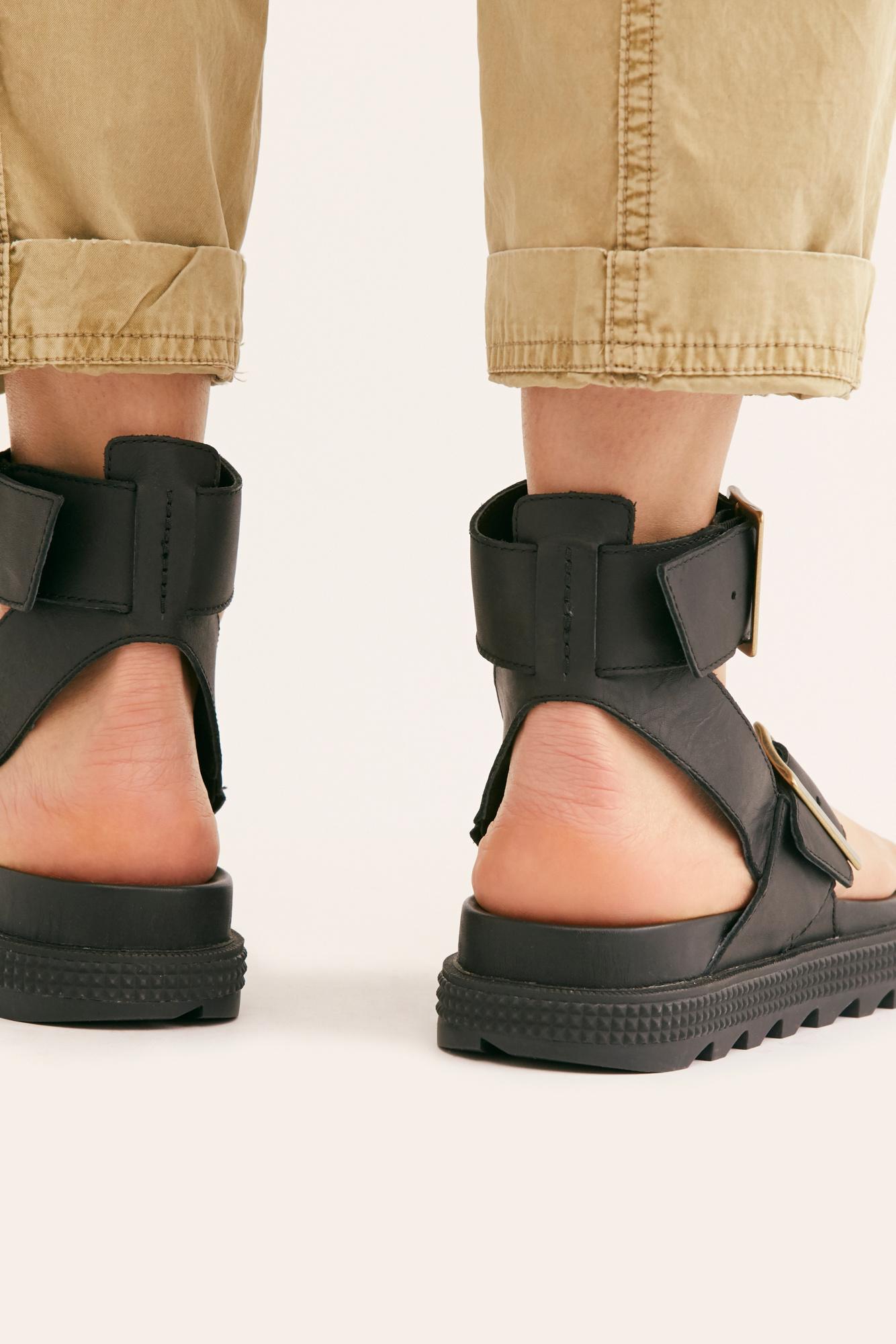 sorel roaming t strap