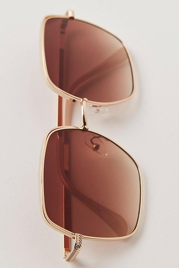 Women display picture 2