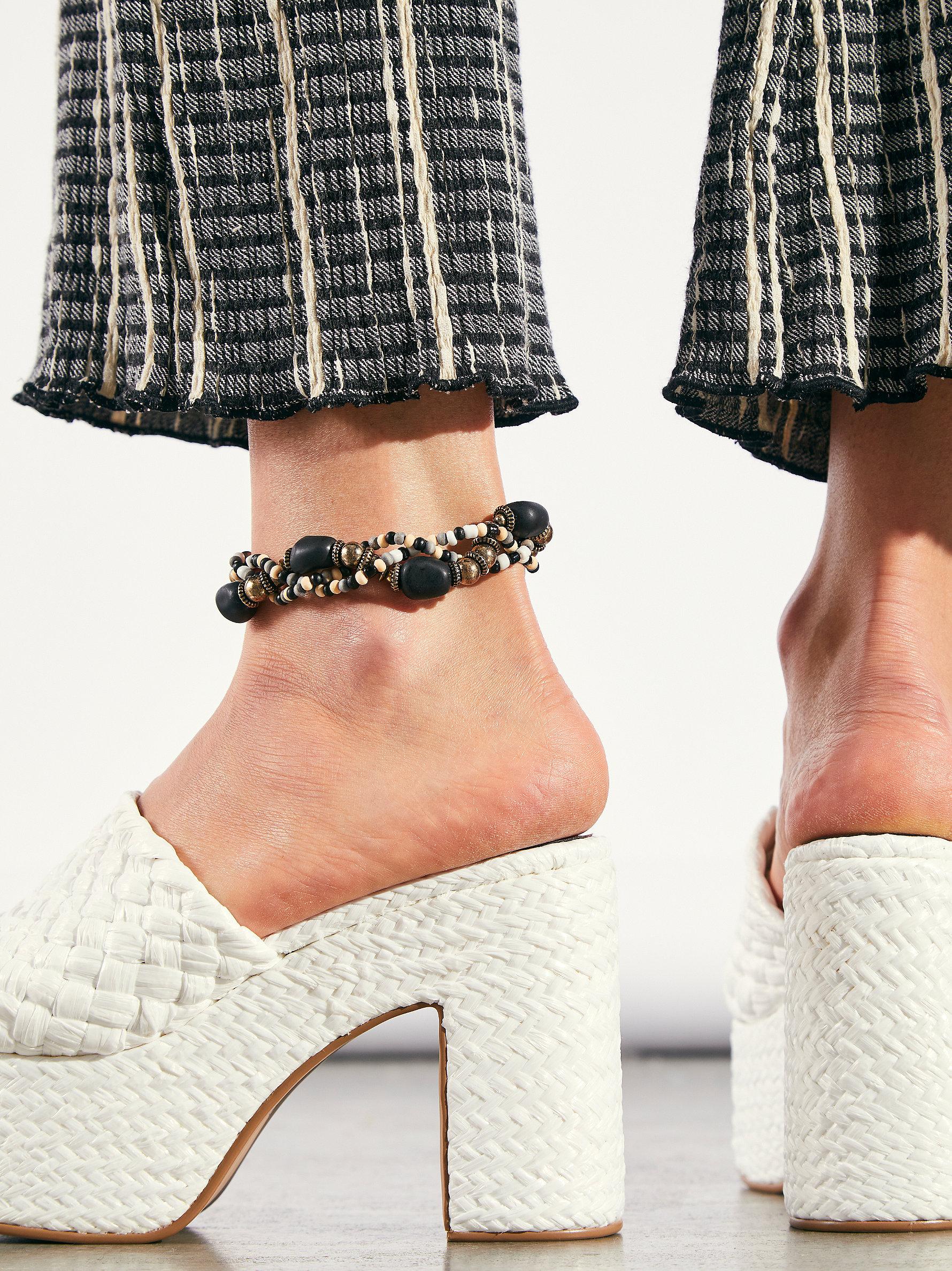 clarks wallabees clearance