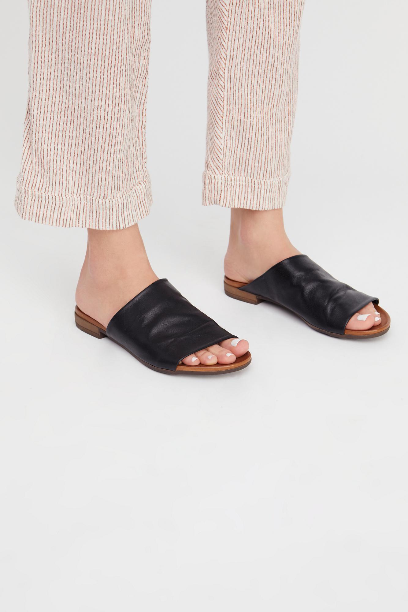 bueno shore thing slide sandal