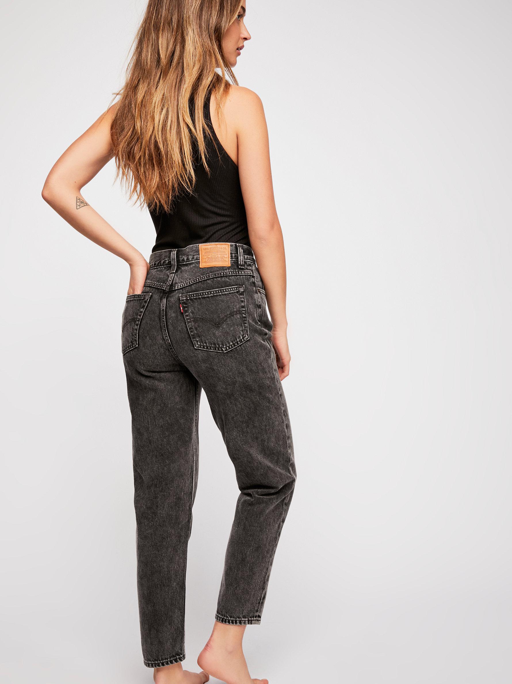 drie enz Verval Free People Levi's Mom Jeans in Black | Lyst