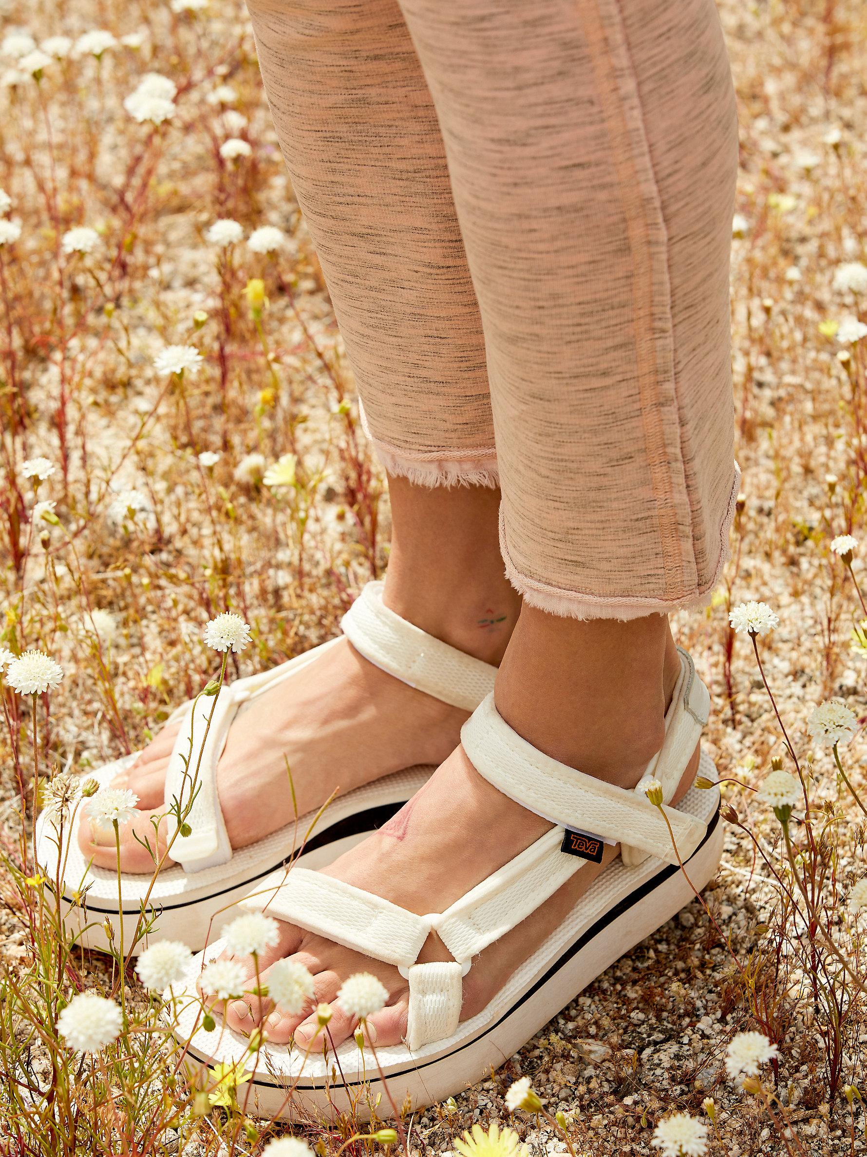 teva flatform universal mesh print