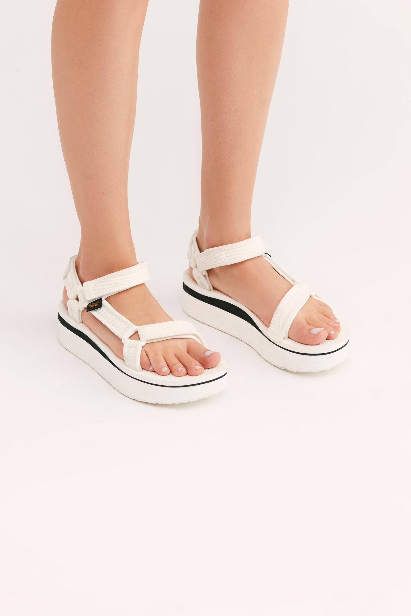 teva flatform universal white