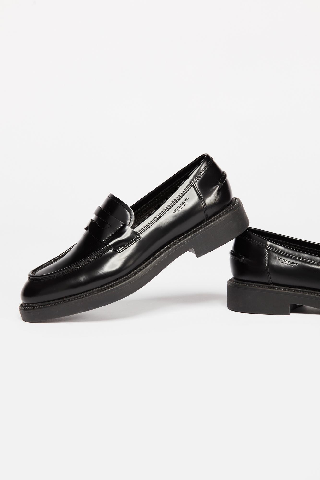 vagabond alex flat loafer in black