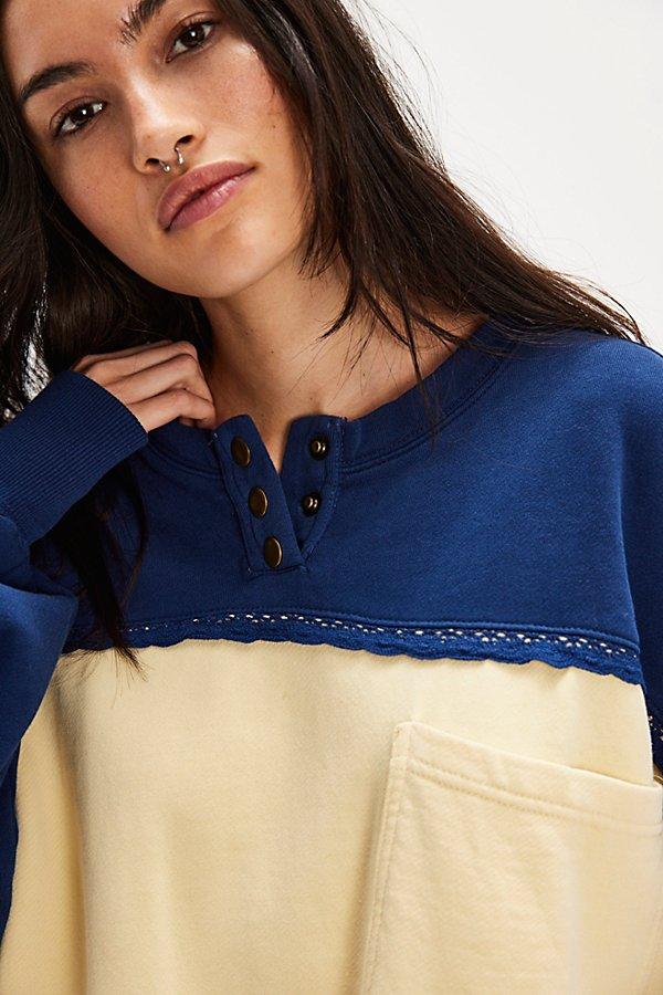 フリーピープル Free People Strawberry Sweatshirt レディース パーカー スウェット Oceana Combo Free People Strawberry Sweatshirt in Blue | Lyst
