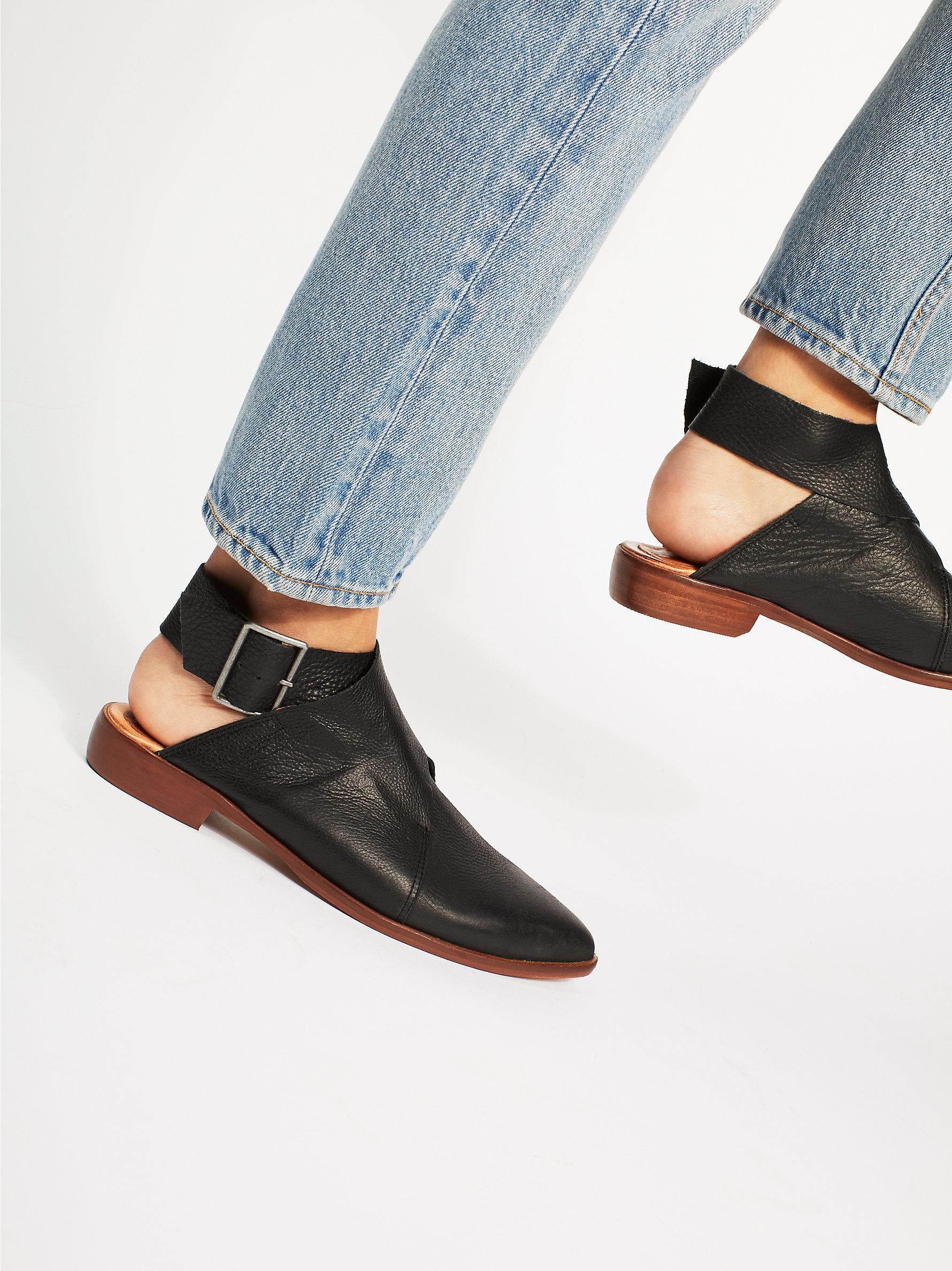 Free People Bryce Wrap Flat in Black Lyst