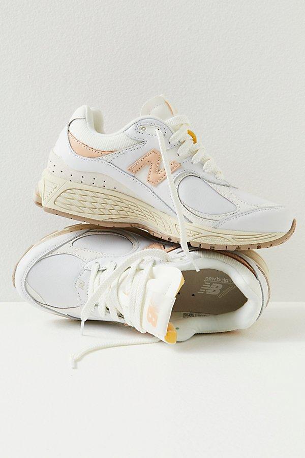 Free People New Balance 2002r Sneakers in Natural | Lyst