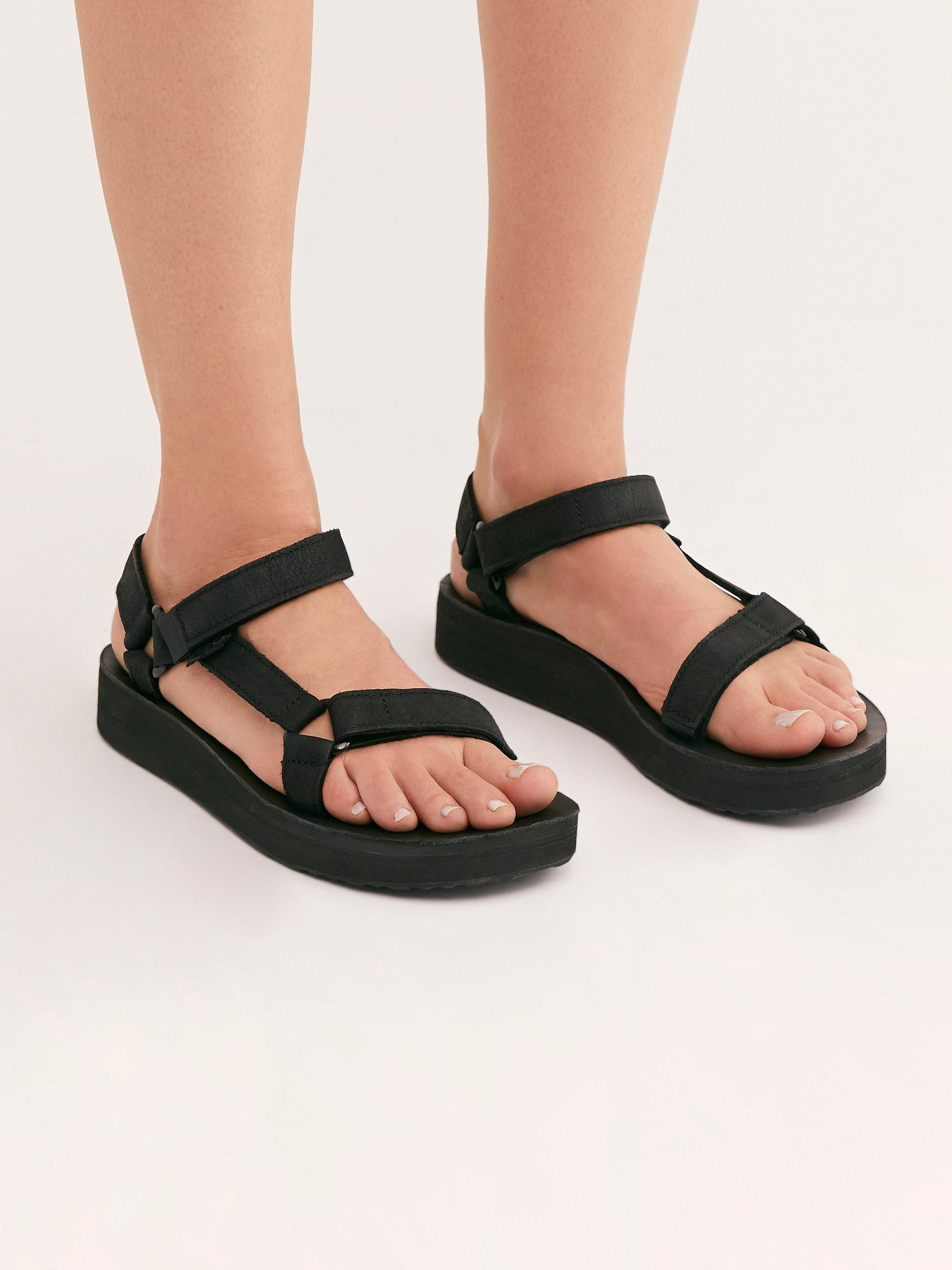 People Teva Midform Leather in Black |