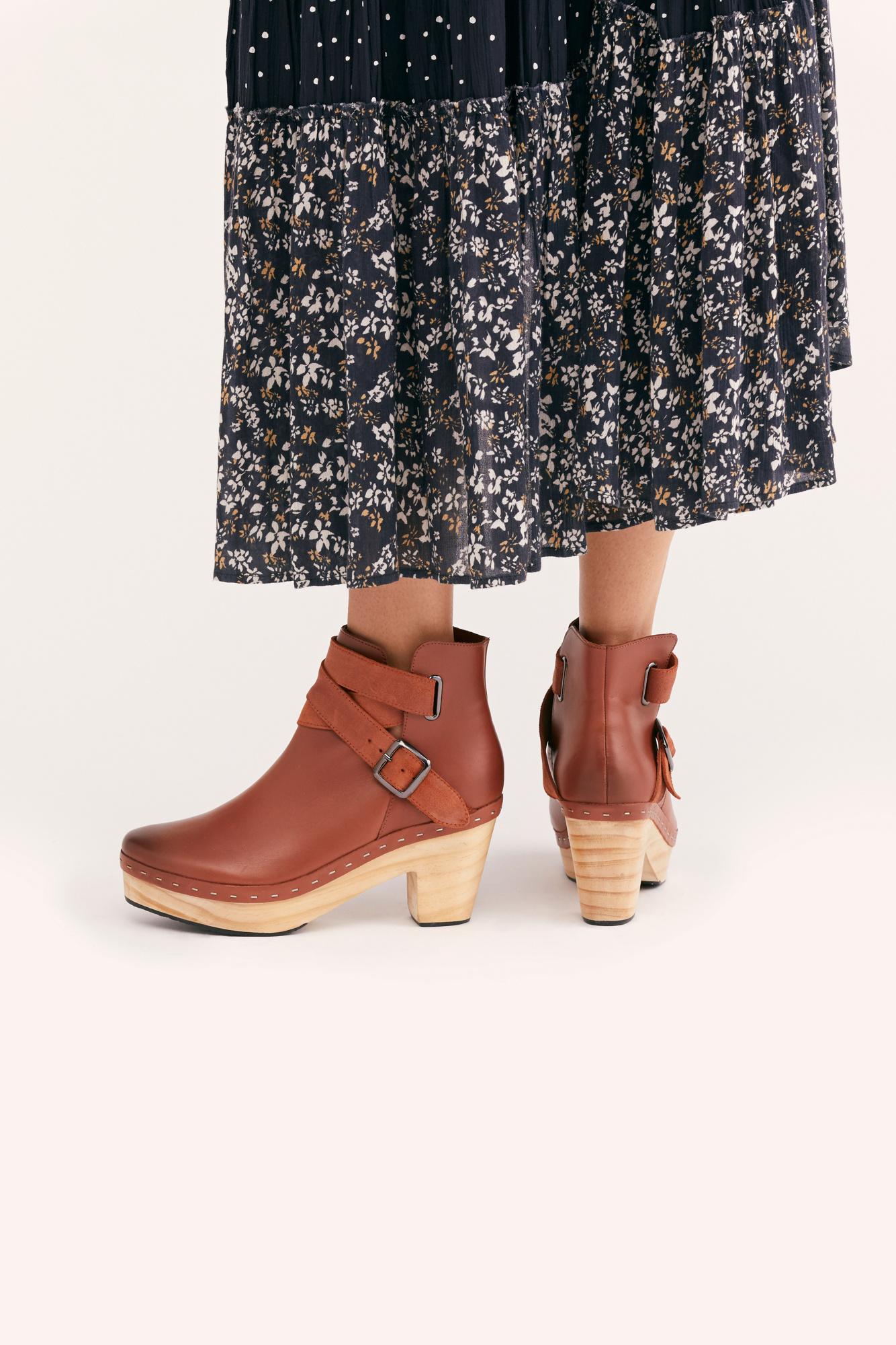 bungalow clog boot