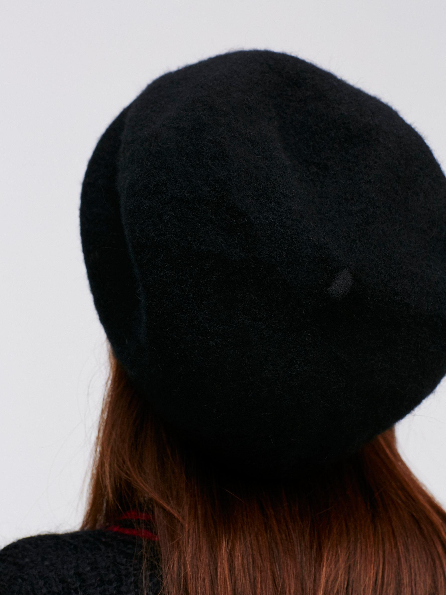 Wool Bisous Slouchy Beret in Black 